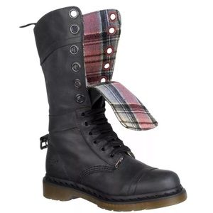 Dr. Marten’s Triumph boot, black leather, plaid